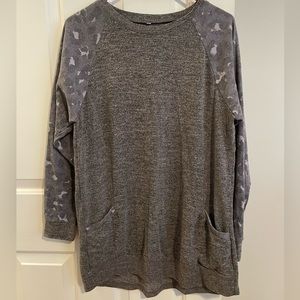 NWOT. Women’s long oversized long sleeve top. Size medium.